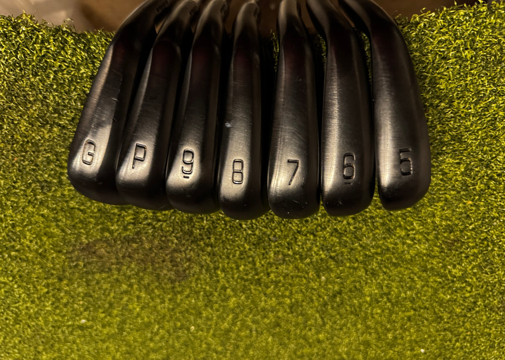 Mizuno JPX 925 Forged Black 5-GW Iron Set, Dynamic Gold Mid S400 Stiff Flex, RH